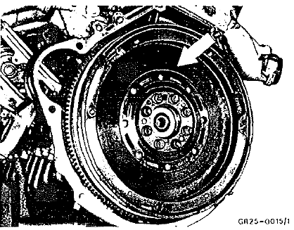 5 Déposer la butée de débrayage depuis l'arbre primaire.