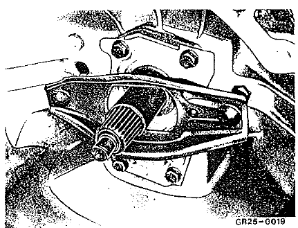 1 Enduire légèrement le tube-guide et les surfaces de