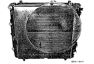 Le radiateur est fixé au cadre de châssis. Le vase