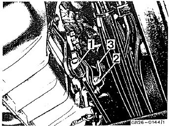 5 Déposer le support de la conduite hydraulique pour