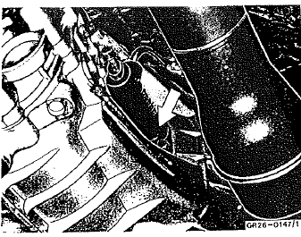 9 Dévisser les vis sur le palier de boîte de vitesses.