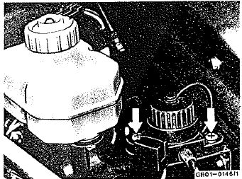 34 Desserrer la prise de diagnostic et débrancher la