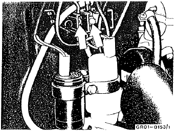 41 Débrancher ies câbles électriques de l'alternateur.