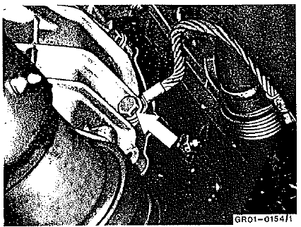 42 Débrancher le câble de masse depuis la boîte de
