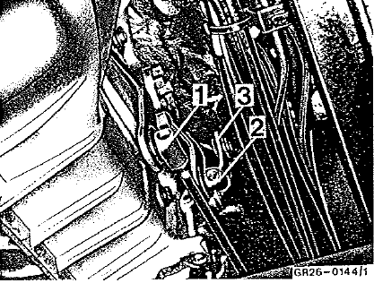 43 Défreiner et décrocher ia tringlerie de changement