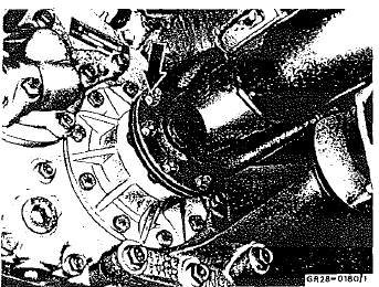 12 Désaccoupier l'arbre d'entraînement du compteur