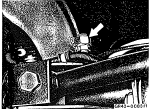 3 Actionner la pédale de frein jusqu'à ce que le manomètre
