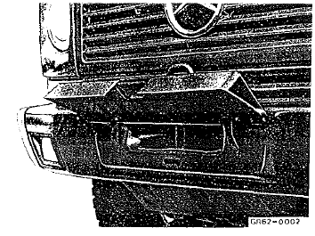 Chape d'attelage de série, fixation de fa plaque d'immatriculation